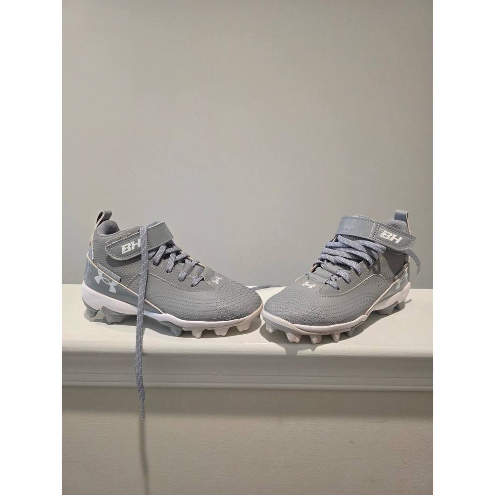 Kids sz 1.5Y Under Armour Harper 7 Mid RM Baseball Cleats Grey White 3025598-101